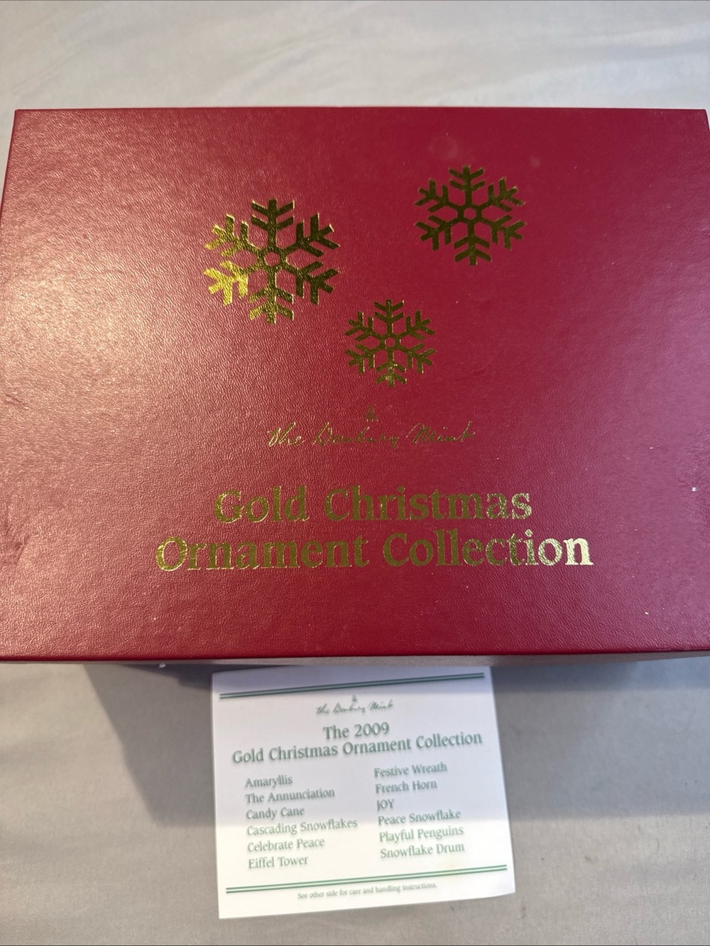 Danbury mint 2009 Gold Christmas edition Ornament Collection Box - Red
